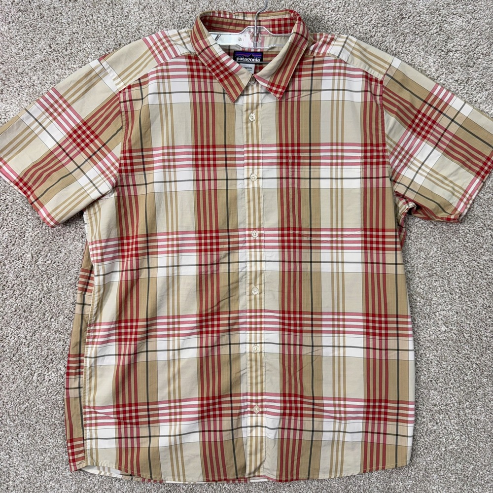 Patagonia Shirt Mens L Short Sleeve Plaid Tan Red Button Down EUC